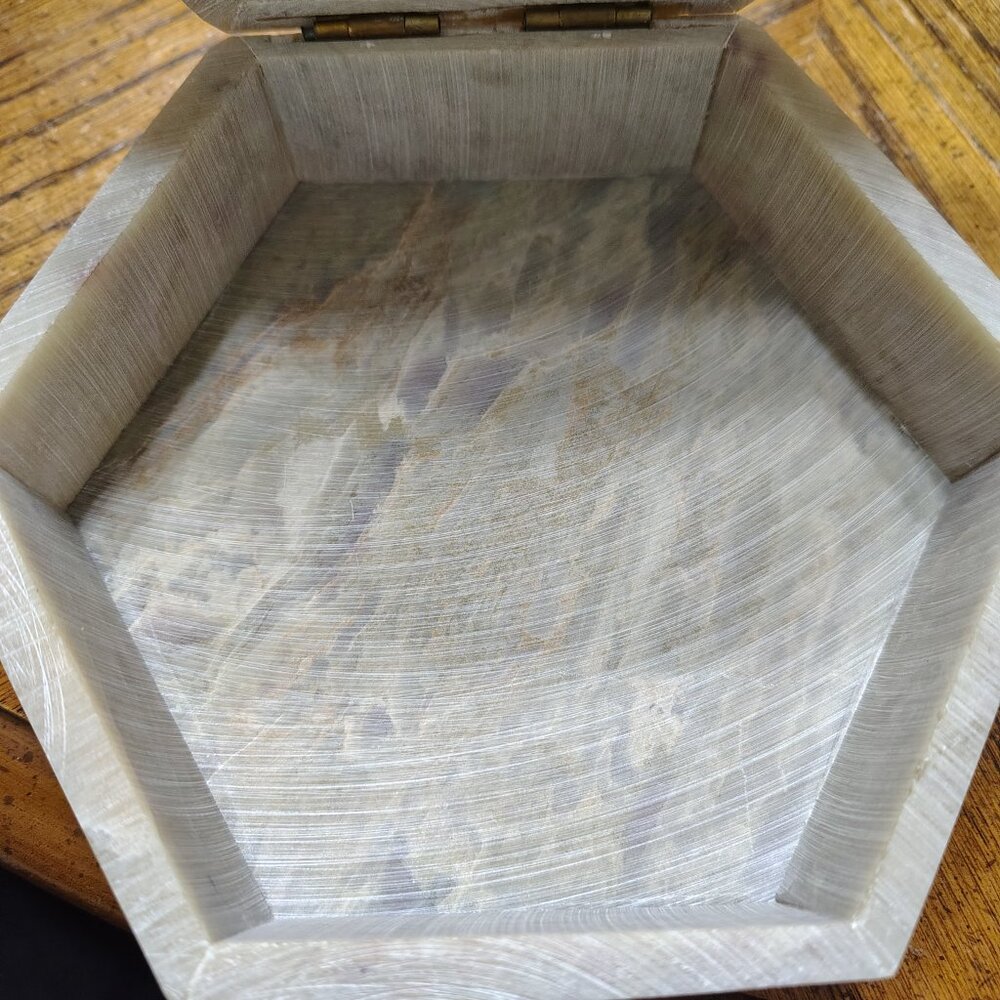 Small Soapstone Trinket Box with Elephant Detail - Picture 6 of 10